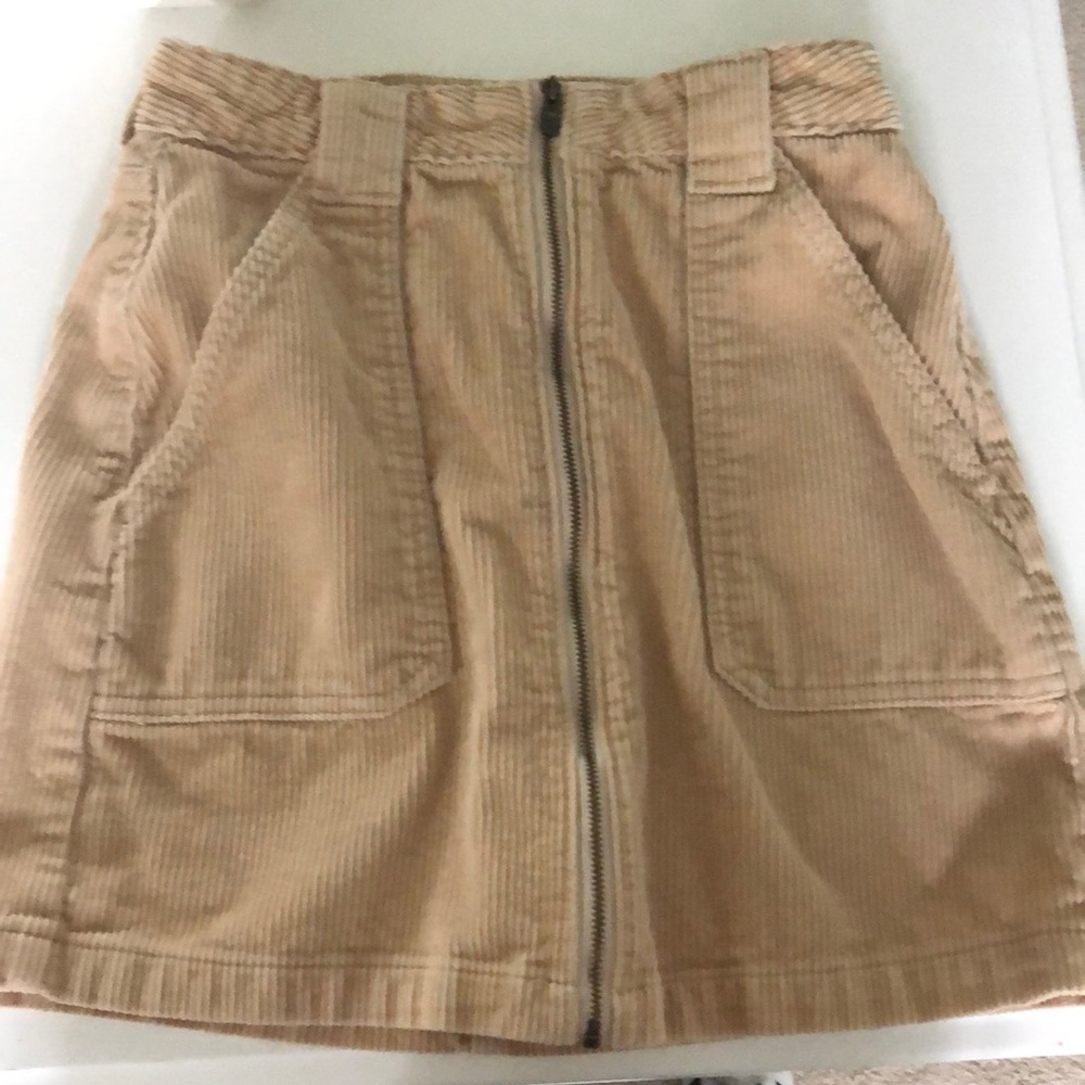 High-rise Hollister corduroy mini skirt.